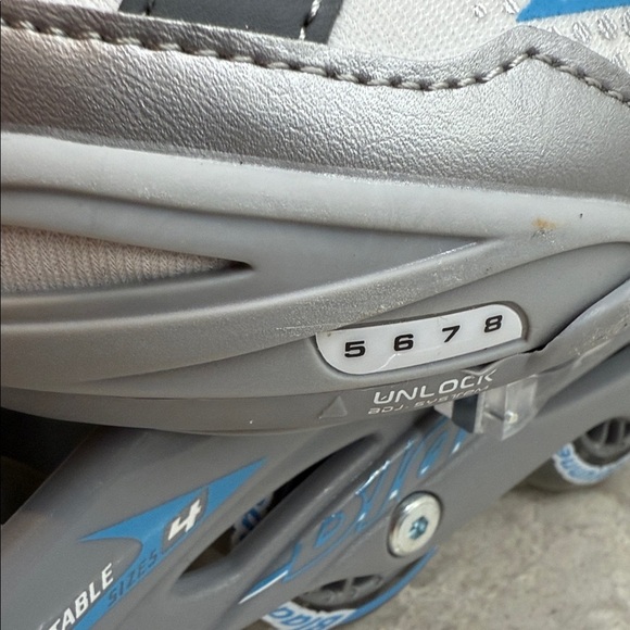 Blade Runner Girl’s Inline Skates Adjusts in Size as kid grows! US 5-8. Like New - Picture 4 of 15